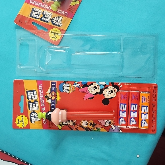 BNIB Disney Goofy Pez Dispenser with Candy - Picture 8 of 8